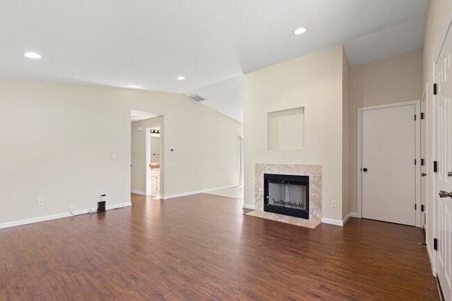 Building Photo - 3918 SE 52nd Ave