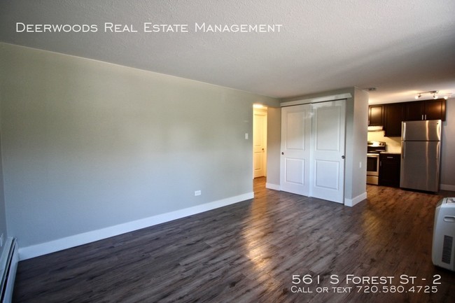Foto del edificio - 561 S Forest St