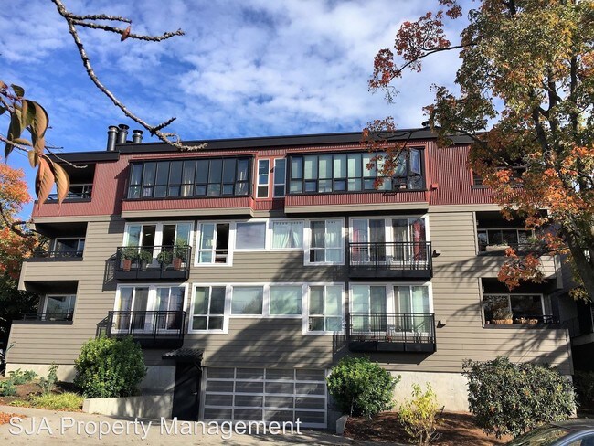 Building Photo - 1601 E Columbia St