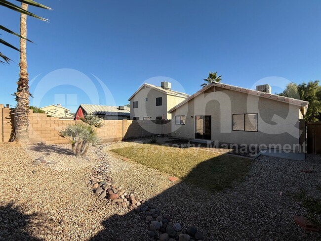 Foto del edificio - 2138 E Robin Ln