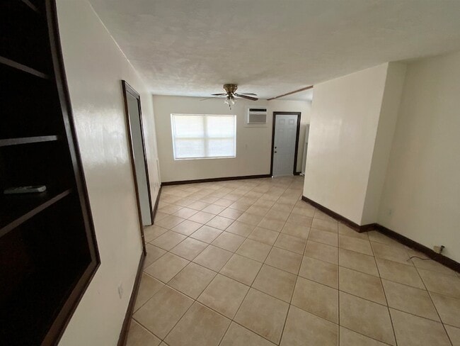 Foto del edificio - 2408 Gillis St