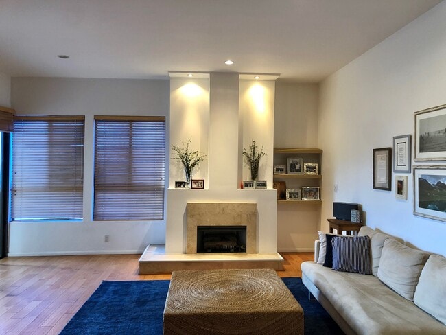 Building Photo - 12115 San Vicente Blvd