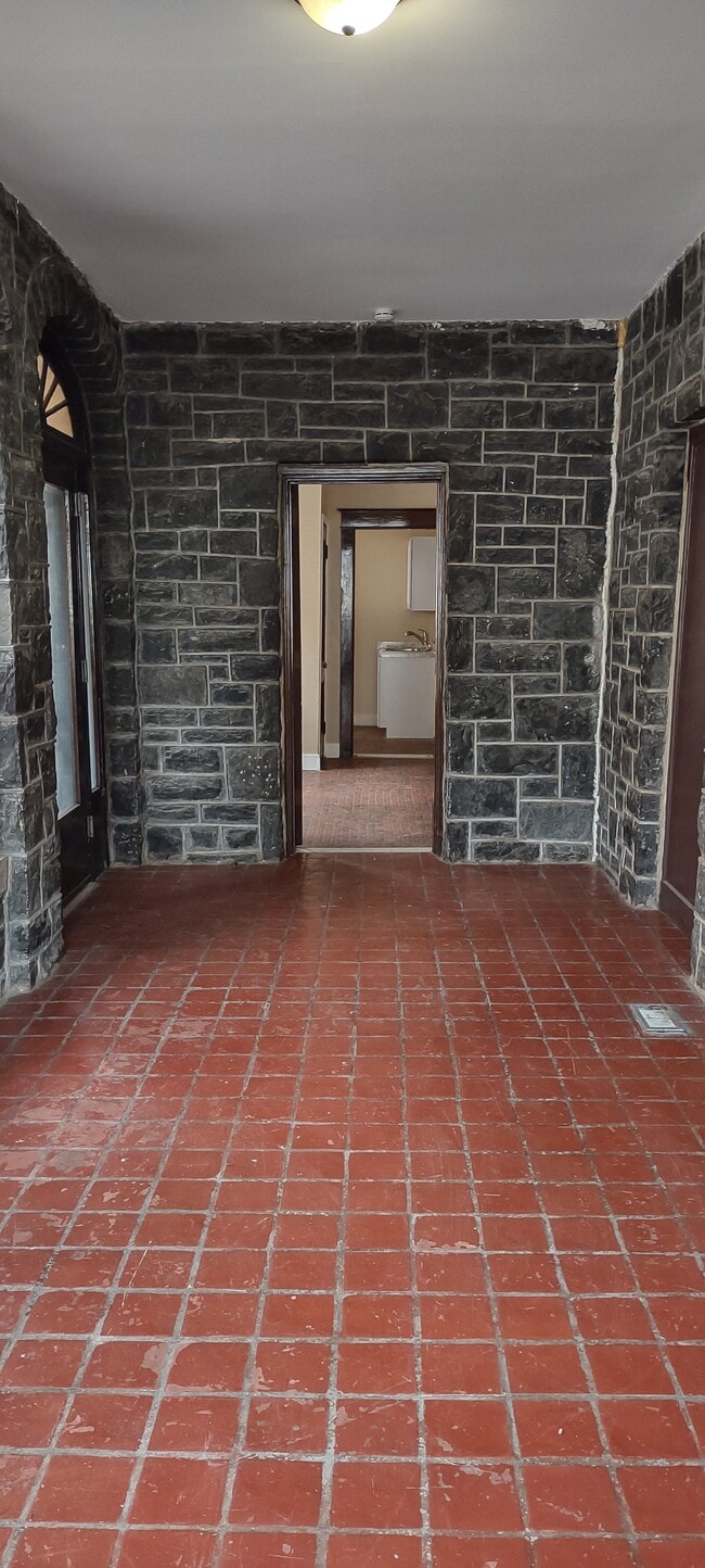 Foto del edificio - 326 N Front St