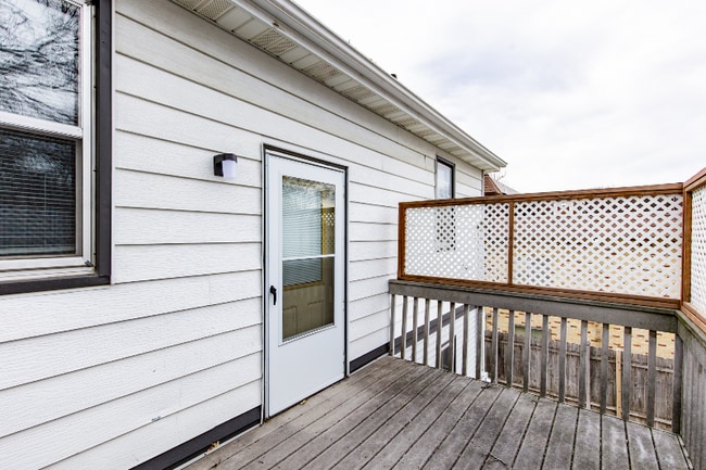 Building Photo - 344 6th Ave S