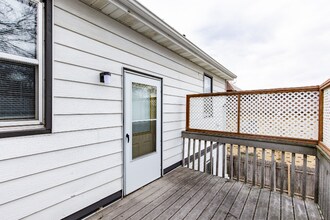 Building Photo - 344 6th Ave S