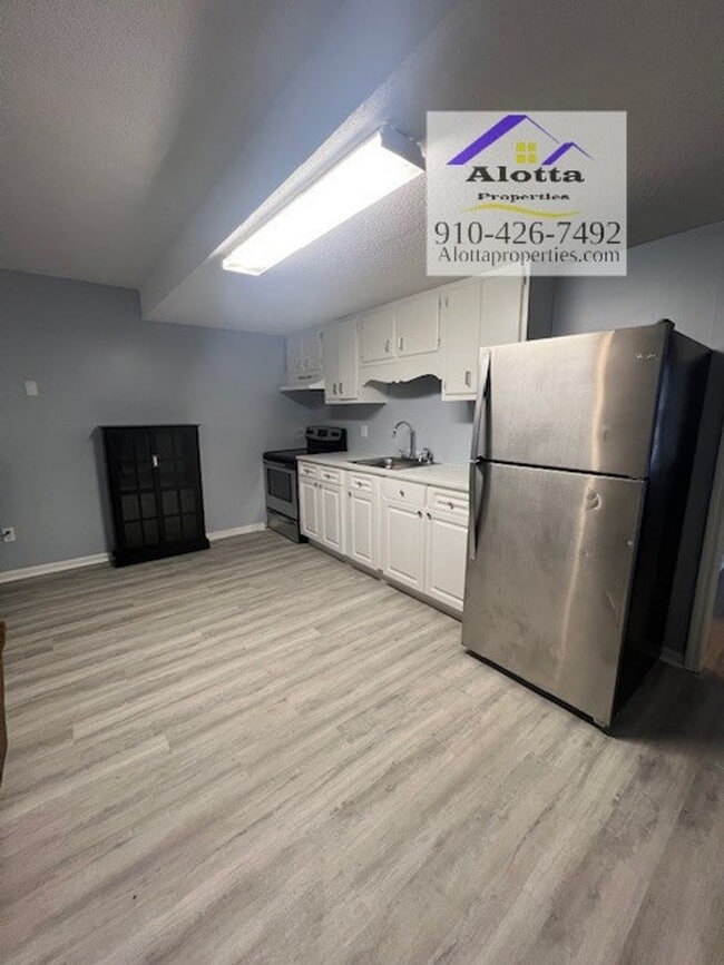 Building Photo - 3250 Willard Dr