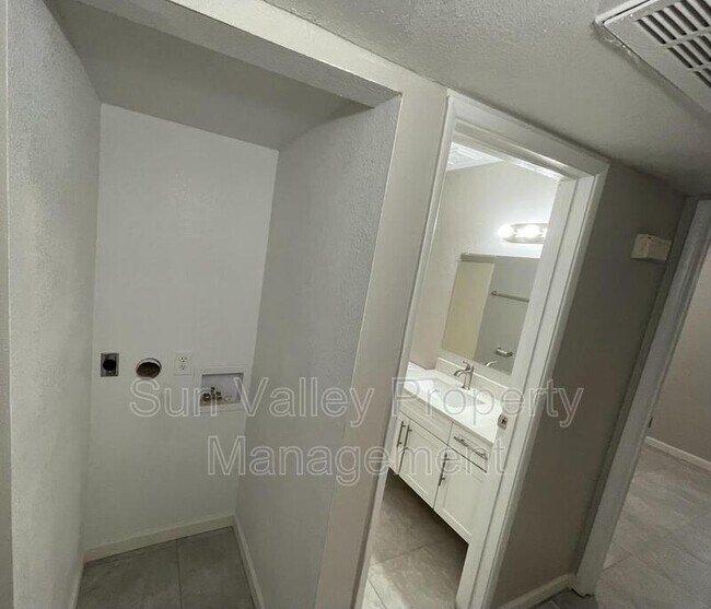 Foto del edificio - 1849 E Broadway Rd