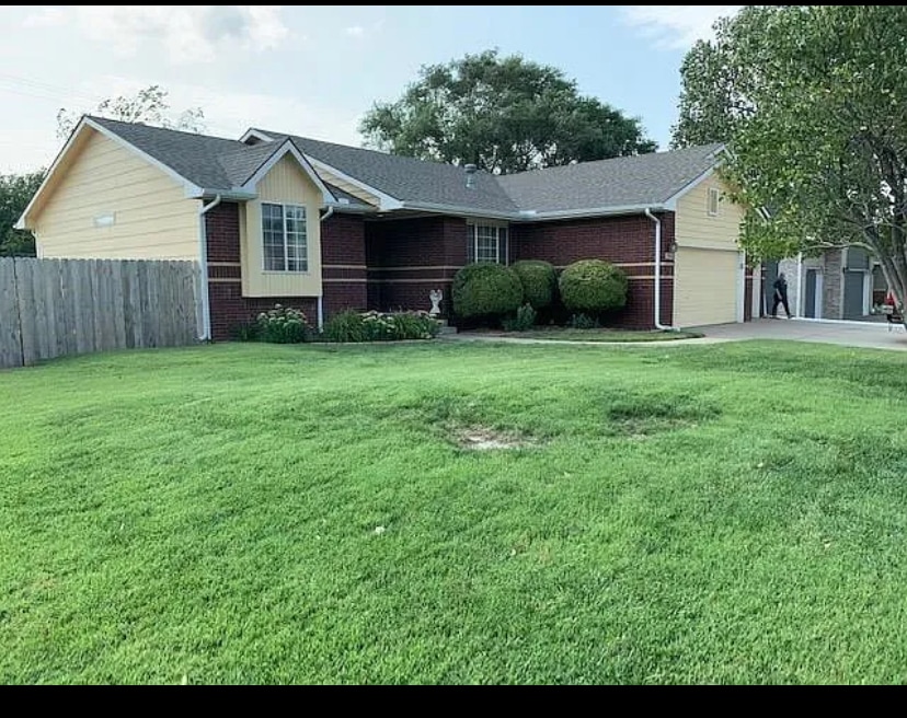 Primary Photo - 2545 S Denene St