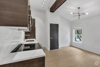 Building Photo - 182 Waterman St