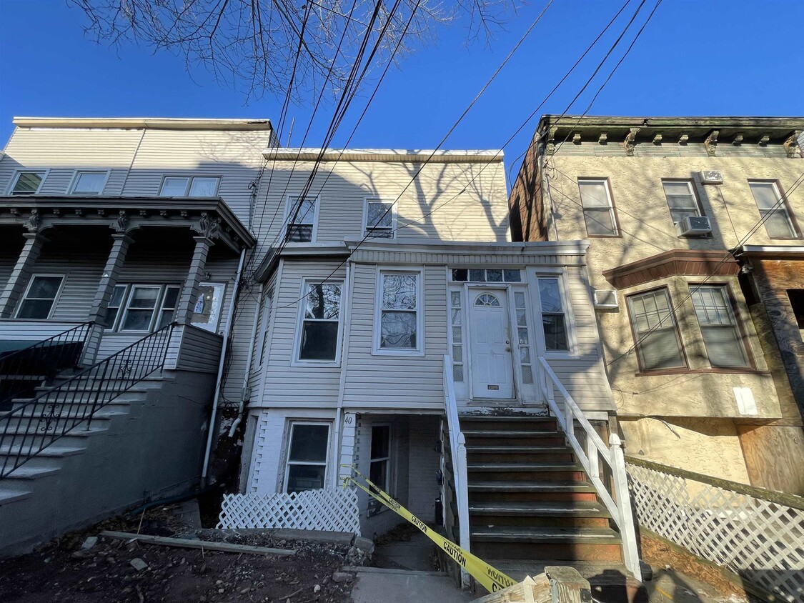 Primary Photo - 40 Lincoln St