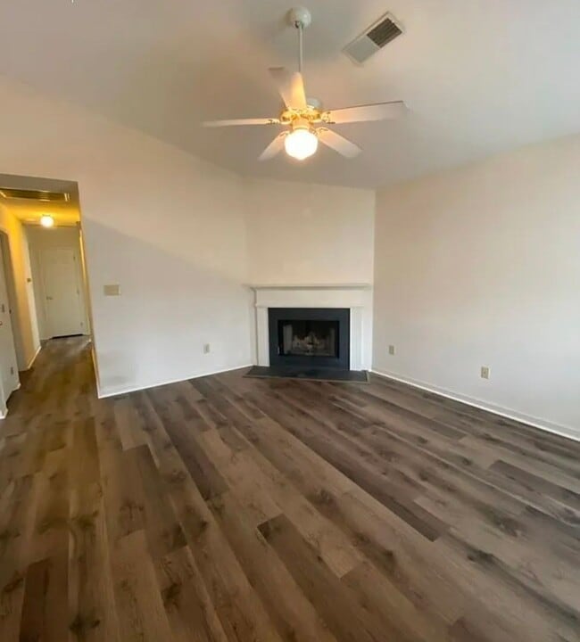 Building Photo - COMING SOON! 3 Bed 2 Bath Single Family Home w/ Garage!