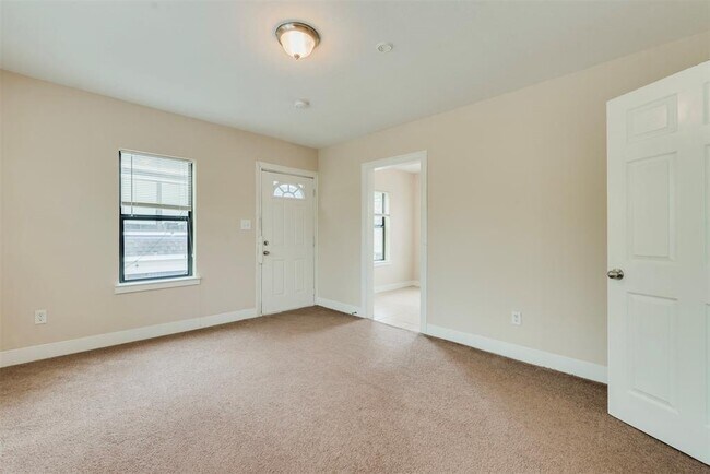 Building Photo - 1307 1/2-1312 Lawson St
