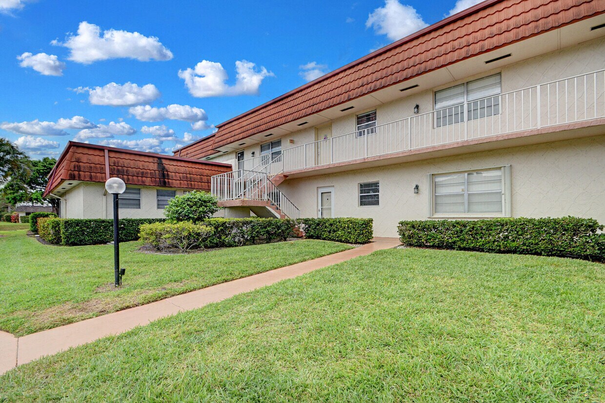 12015 Greenway Cir S Unit 104, Royal Palm Beach, FL 33411 Condo for