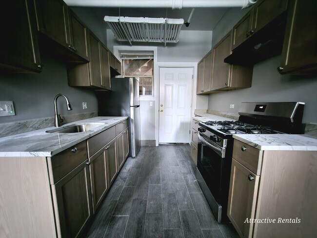 Foto del edificio - 658 E 81st St