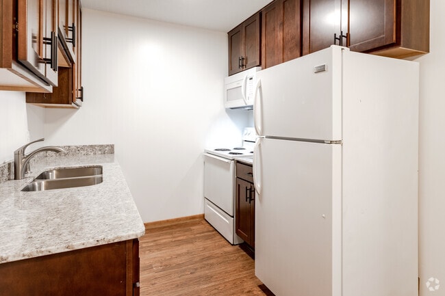 2BR, 1BA - Belgrove Apartments (10100 Minnetonka Blvd.)