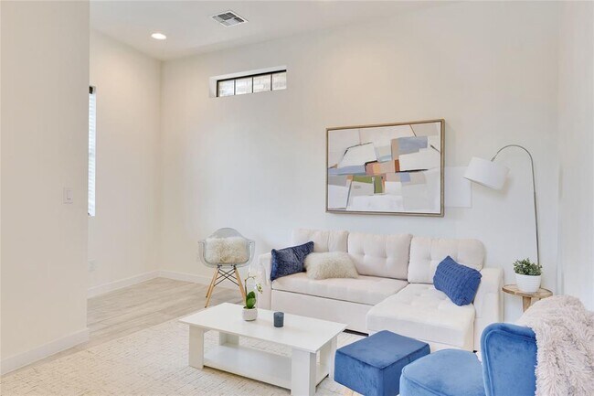 Foto del edificio - 1114 E 8th St