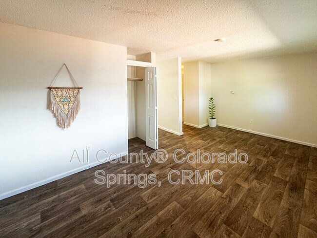 Building Photo - 2119 Preuss Rd
