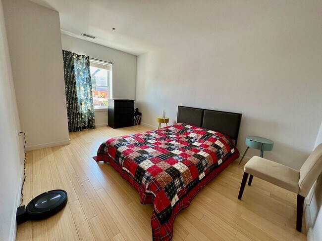 Building Photo - Condominium at Chestnut Hill Park