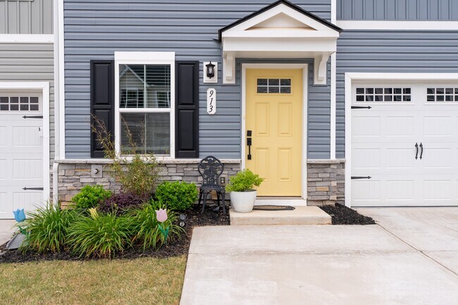 Foto del edificio - 913 Leyburn Ln