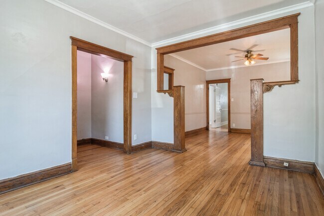 Foto del edificio - 2339 N Springfield Ave