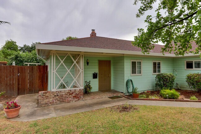 Building Photo - 1 Bed / 1 Bath | Arden-Arcade Anchored Tin...