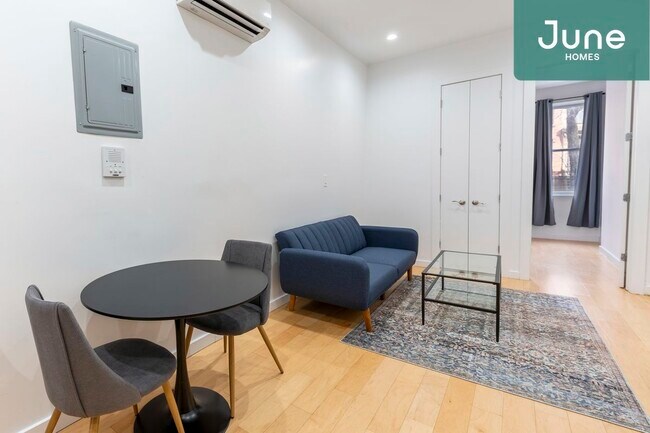 Building Photo - ROOM ONLY in 4-bed/2.0-bath Home