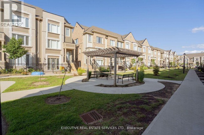 Photo du bâtiment - 1 Beckenrose Ct