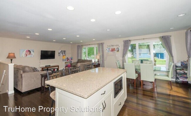 Building Photo - 5 br, 3 bath House - 2101 7th Ave NW