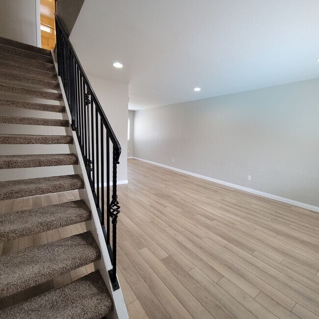 Foto del edificio - Live and Love this Coastal Condo in Del Ma...