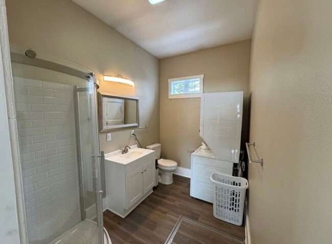 Building Photo - Newly Updated 5-Bedroom, 2-Bath Home – Spacious, Modern & Move-In Ready!