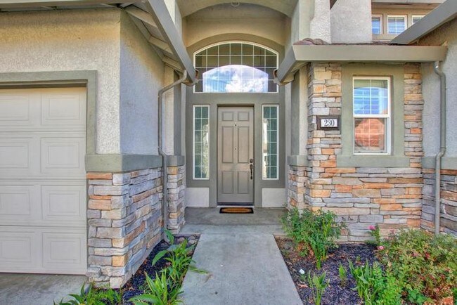 Foto del edificio - 230 Hawkcrest Cir