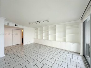 Building Photo - 16570 NE 26th Ave