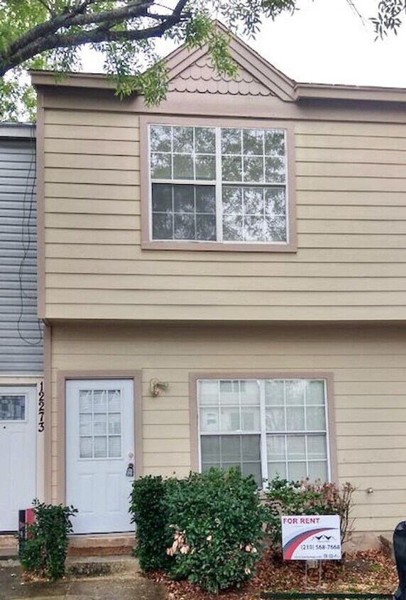 Primary Photo - Great Townhome - North Central Location