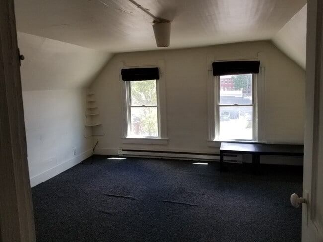 Building Photo - 129 Elm Rd NE