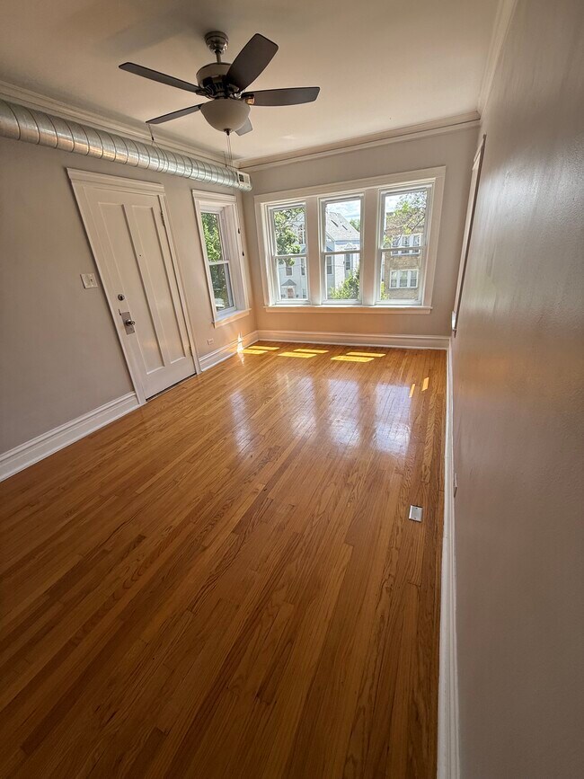 Foto del edificio - 3850 N Bernard St