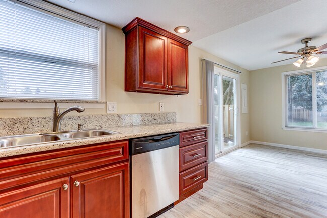 Foto del edificio - Completely remodeled with Washer/Dryer in ...