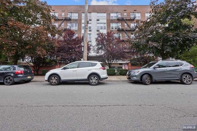 Primary Photo - 2160 Center Avenue, Unit 1-P