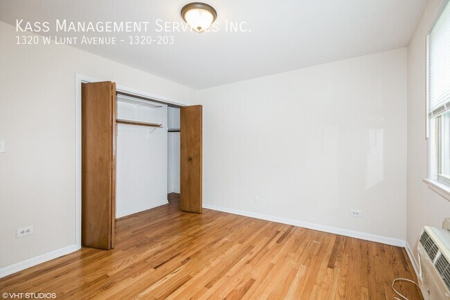 Foto del edificio - 1320 W Lunt Ave