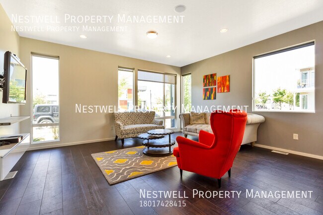 Building Photo - Modern 4-bed Energy Efficient Home in Dayb...