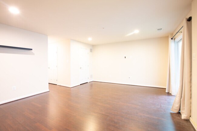 Foto del edificio - Amazing 3 BR/2.5 BA Townhome in Pumphrey!