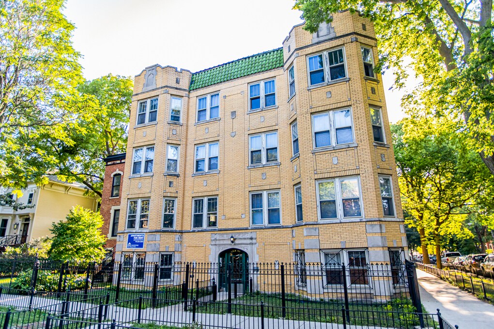 Primary Photo - 1366 N Hoyne Ave