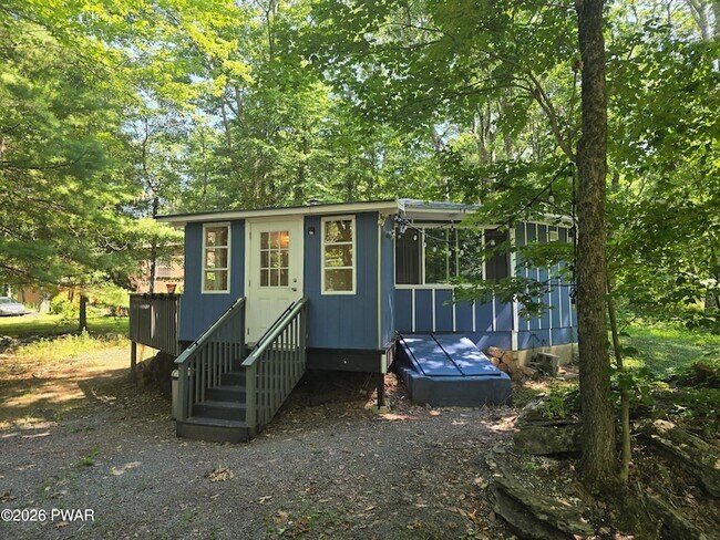 Building Photo - 127 Longridge Dr