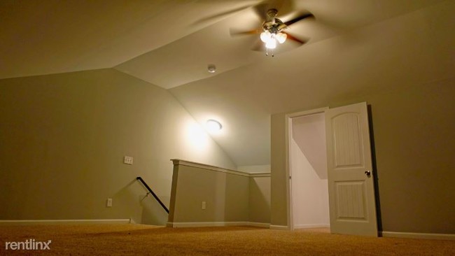 Building Photo - 5817 Monroe Crossing