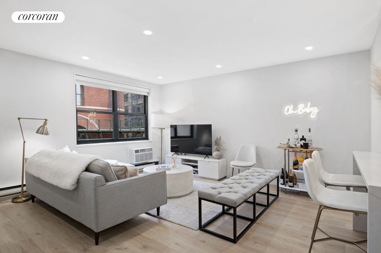 Foto principal - 636 Washington St