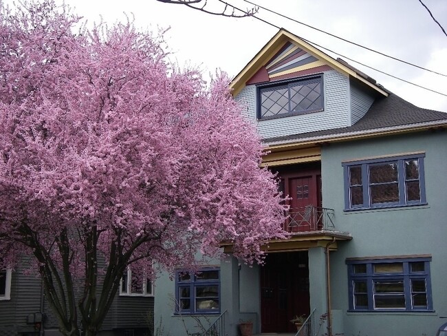 Building Photo - 2465 NW Northrup St
