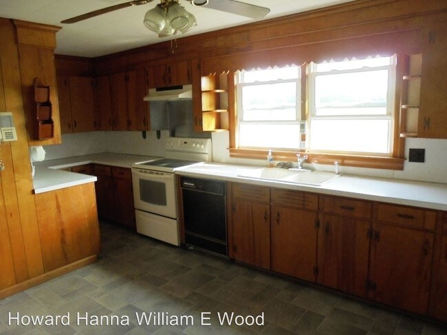 Building Photo - 486 Folly Rd