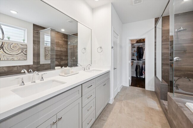 Foto del edificio - 1043 Timbergrove Yards Ln