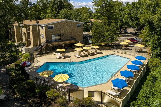 Pool Area - Radnor Crossing