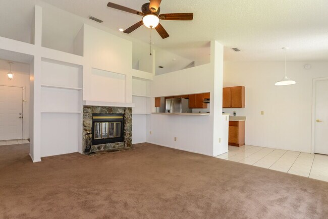 Foto del edificio - 1124 Blufield Ave
