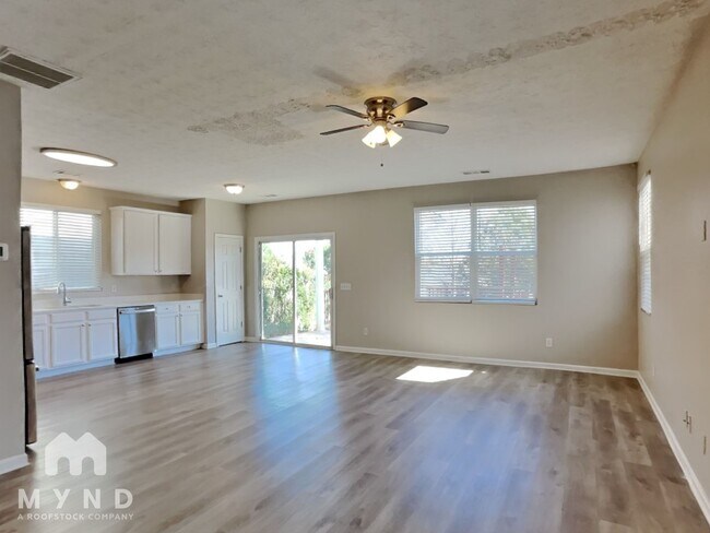 Foto del edificio - 228 Silver Spring St